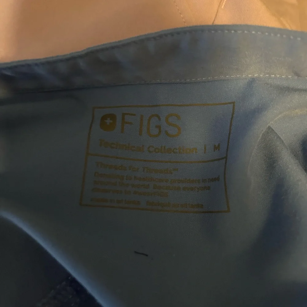 Figs Technical Collection Blue Scrub Top and Pants - Picture 7 of 12
